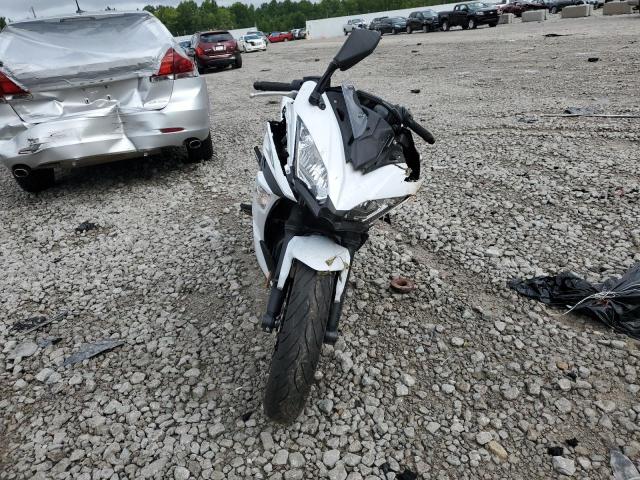 JKAEXEJ12HDA00153 - 2017 KAWASAKI EX650 J თეთრი ფოტო 2