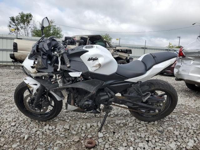 JKAEXEJ12HDA00153 - 2017 KAWASAKI EX650 J თეთრი ფოტო 3