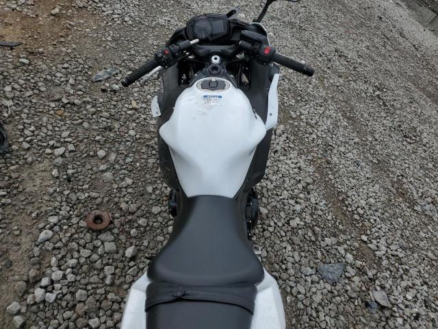 JKAEXEJ12HDA00153 - 2017 KAWASAKI EX650 J თეთრი ფოტო 6