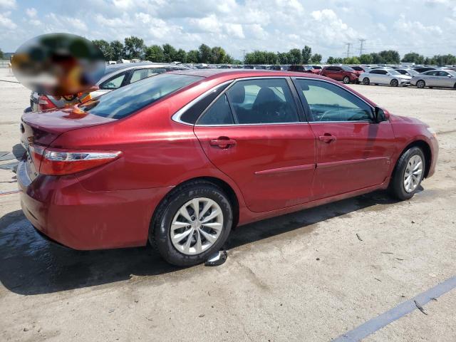 4T1BF1FK4FU928431 - 2015 TOYOTA CAMRY LE RED photo 3