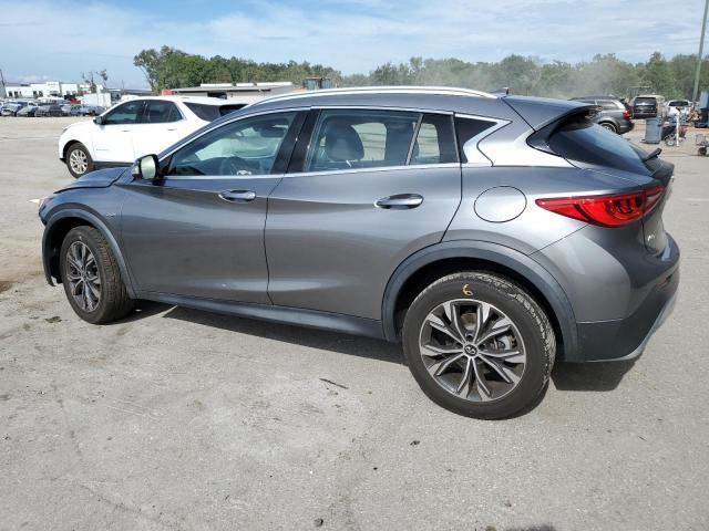 SJKCH5CR0JA052301 - 2018 INFINITI QX30 BASE GRAY photo 2