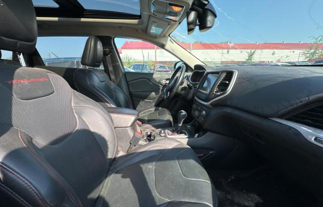 1C4PJMBS4GW201912 - 2016 JEEP CHEROKEE TRAILHAWK GRAY photo 5