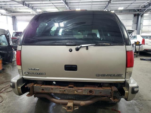 1GNDT13W8W2273867 - 1998 CHEVROLET BLAZER GRAY photo 6