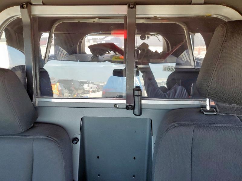 1FM5K8AT0JGA99561 - 2018 FORD EXPLORER POLICE INTERCEPTOR TWO TONE photo 10