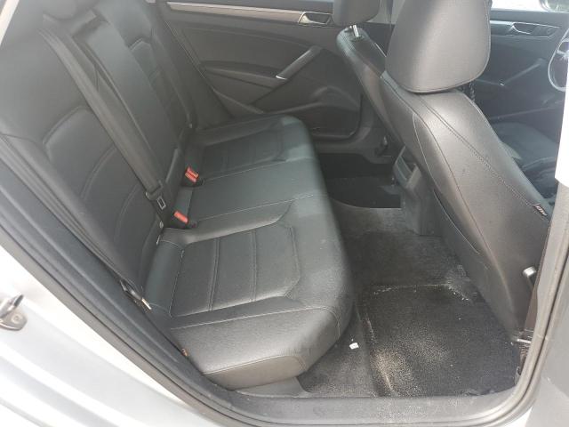 1VWDT7A3XHC056027 - 2017 VOLKSWAGEN PASSAT R-LINE Silber Foto 10