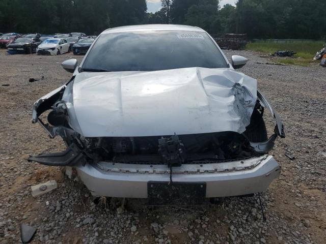 1VWDT7A3XHC056027 - 2017 VOLKSWAGEN PASSAT R-LINE Silber Foto 5