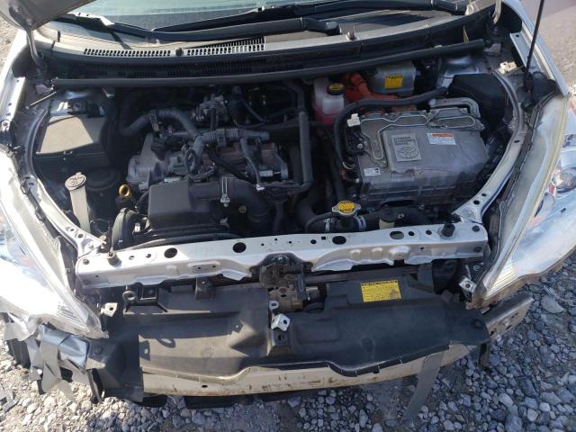 JTDKDTB32E1073801 - 2014 TOYOTA PRIUS C SILVER photo 11