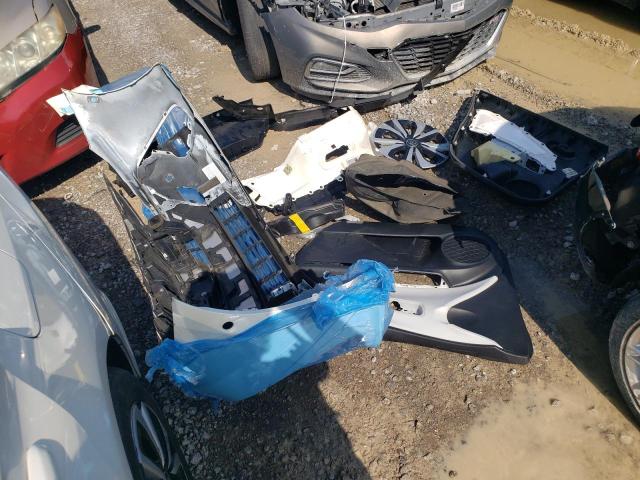 JTDKARFP8K3112951 - 2019 TOYOTA PRIUS PRIM 白色 照片 12