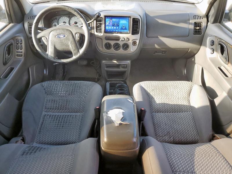 1FMYU03134DA22466 - 2004 FORD ESCAPE XLT BLUE photo 8