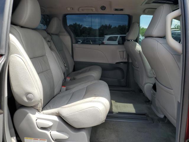 5TDYZ3DC1JS919082 - 2018 TOYOTA SIENNA XLE RED photo 11