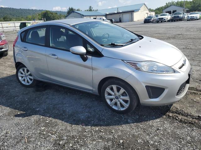 3FADP4EJ7DM174114 - 2013 FORD FIESTA SE SILVER photo 4