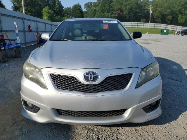 4T1BF3EK6BU203646 - 2011 TOYOTA CAMRY BASE SILVER photo 5