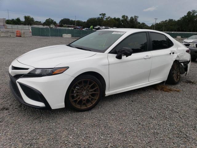 4T1T11AK6PU112803 - 2023 TOYOTA CAMRY SE NIGHT SHADE WHITE photo 1