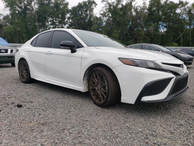 4T1T11AK6PU112803 - 2023 TOYOTA CAMRY SE NIGHT SHADE WHITE photo 4
