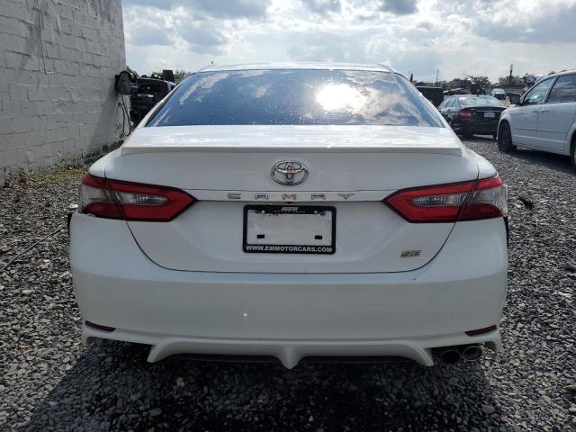 4T1B11HK8JU131247 - 2018 TOYOTA CAMRY L 白色 照片 6