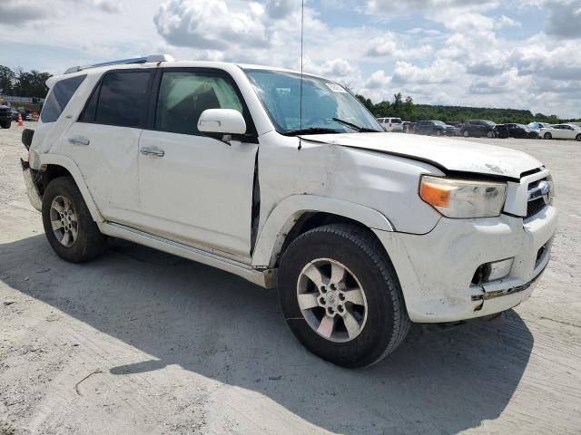 JTEZU5JR3B5026048 - 2011 TOYOTA 4RUNNER SR5 WHITE photo 4