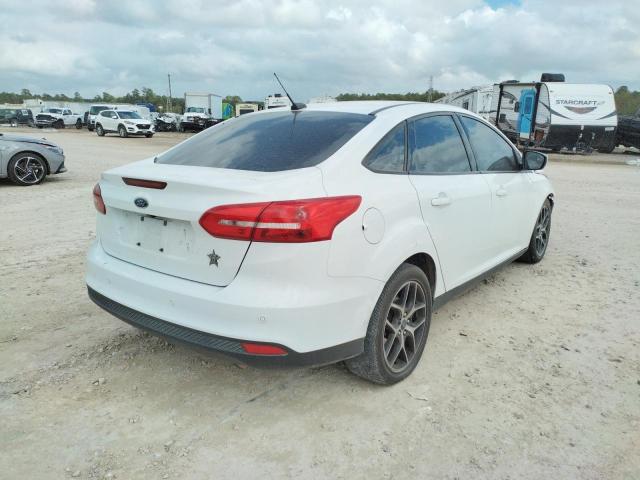 1FADP3H23JL302375 - 2018 FORD FOCUS SEL WHITE photo 4