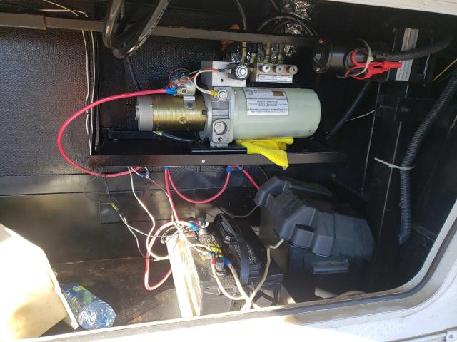 4YDF3572934502540 - 2003 KEYSTONE MONTANA WHITE photo 7