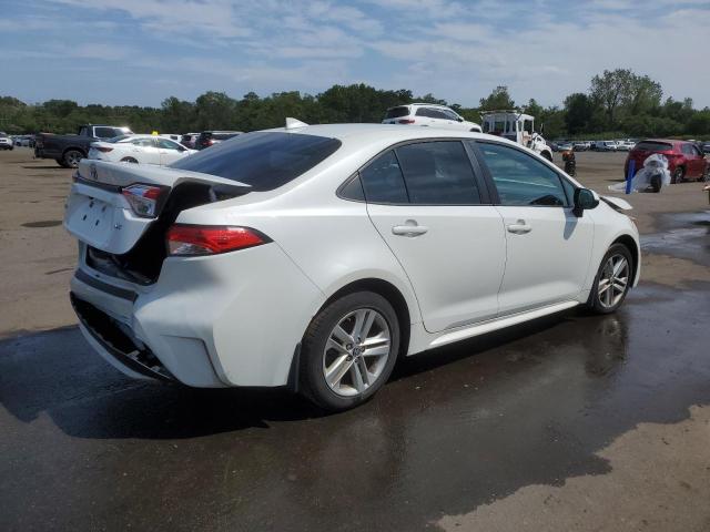 5YFEPRAE6LP060875 - 2020 TOYOTA COROLLA LE WHITE photo 3