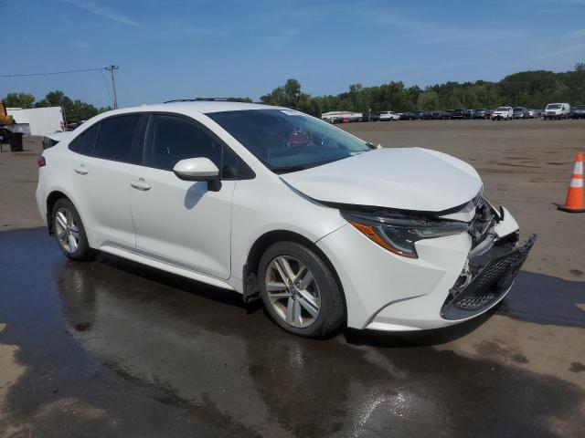 5YFEPRAE6LP060875 - 2020 TOYOTA COROLLA LE WHITE photo 4