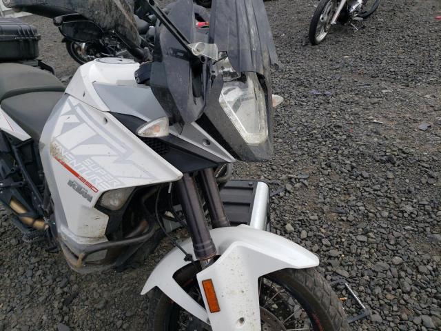 VBKV59400FM932320 - 2015 KTM 1290 SUPER ADVENTURE WHITE photo 9