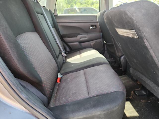 JA4AP3AUXHZ026884 - 2017 MITSUBISHI OUTLANDER ES SILVER photo 11