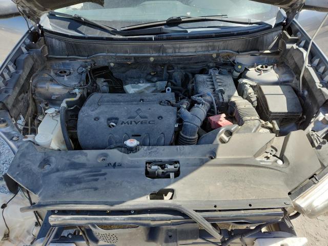 JA4AP3AUXHZ026884 - 2017 MITSUBISHI OUTLANDER ES SILVER photo 12