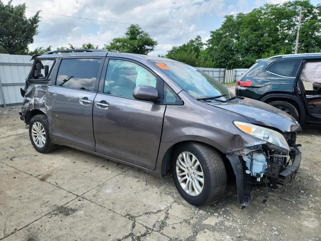 5TDYK3DC3FS590025 - 2015 TOYOTA SIENNA XLE GRAY photo 4