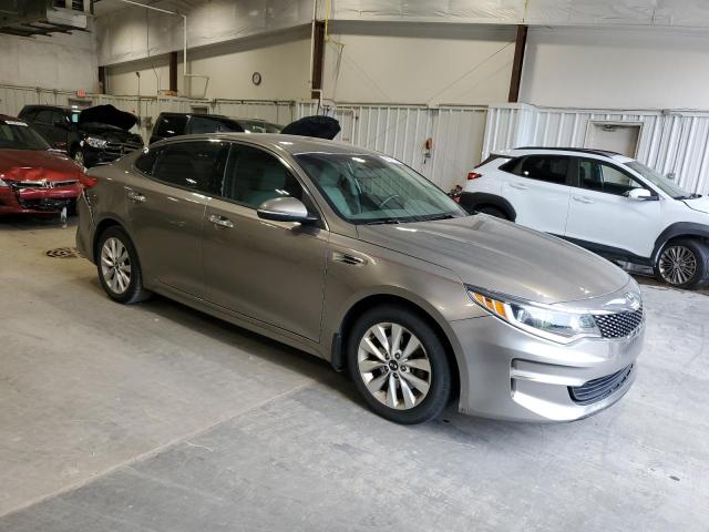 5XXGU4L35JG272916 - 2018 KIA OPTIMA EX GRAY photo 4