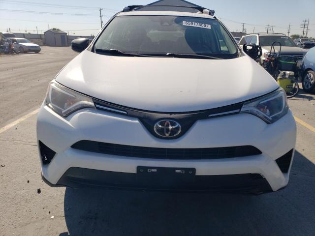 JTMBFREV4JJ240275 - 2018 TOYOTA RAV4 LE WHITE photo 5