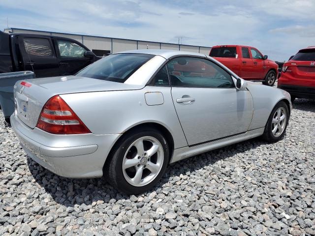 WDBKK65F11F206993 - 2001 MERCEDES-BENZ SLK 320 银色 照片 3