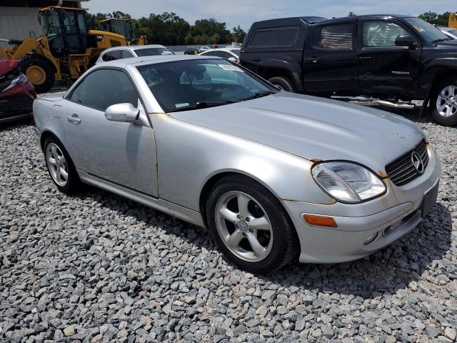 WDBKK65F11F206993 - 2001 MERCEDES-BENZ SLK 320 银色 照片 4