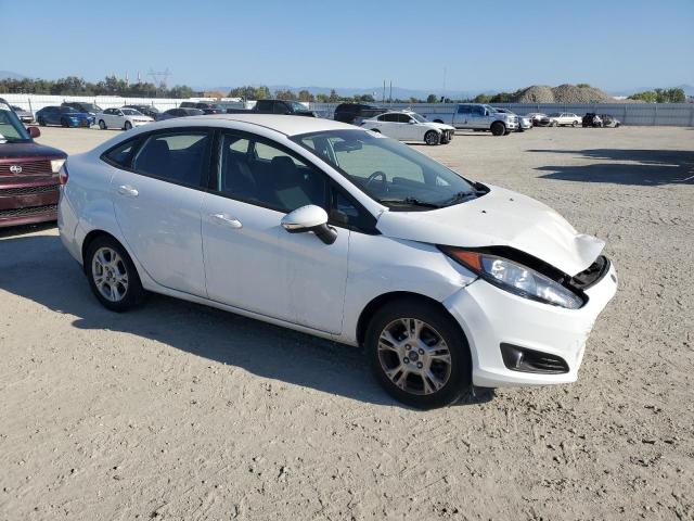 3FADP4BJ0FM164077 - 2015 FORD FIESTA SE თეთრი ფოტო 4