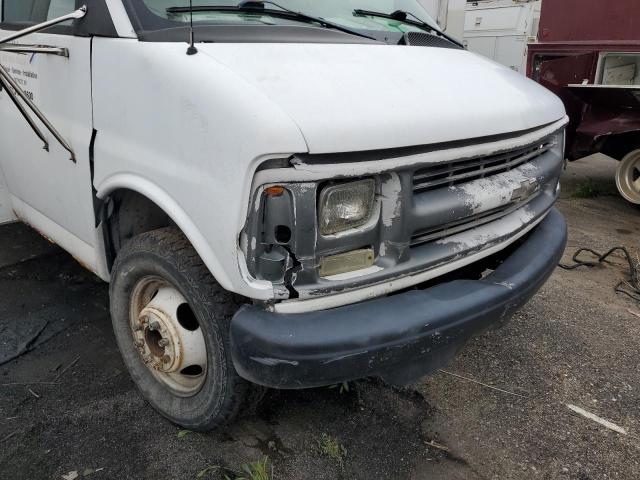 1GBJG31R521235445 - 2002 CHEVROLET EXPRESS G3 WHITE photo 9