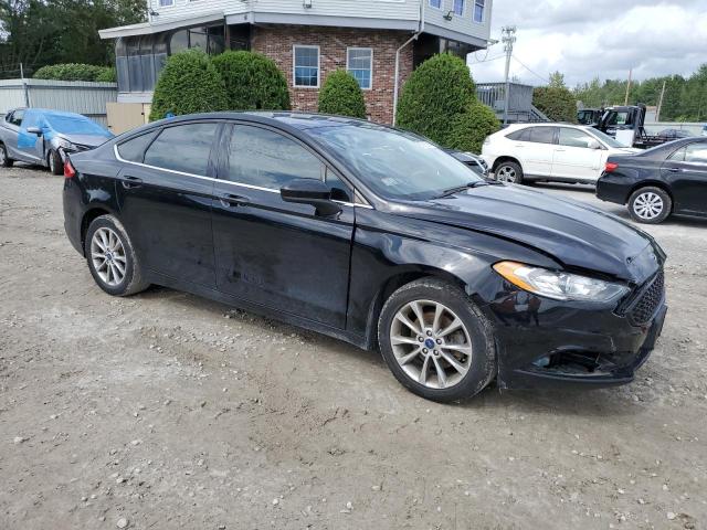 3FA6P0H73HR159877 - 2017 FORD FUSION SE BLACK photo 4