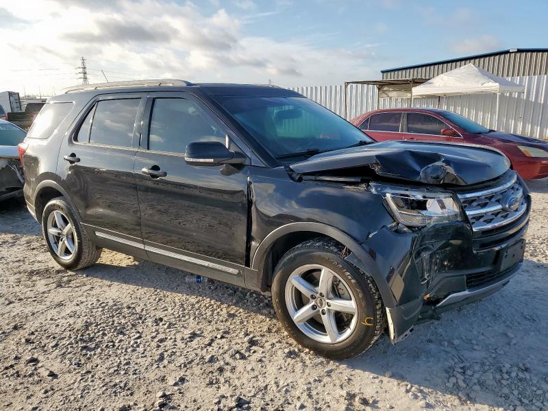 1FM5K7D83JGA79807 - 2018 FORD EXPLORER XLT Чорний фото 4