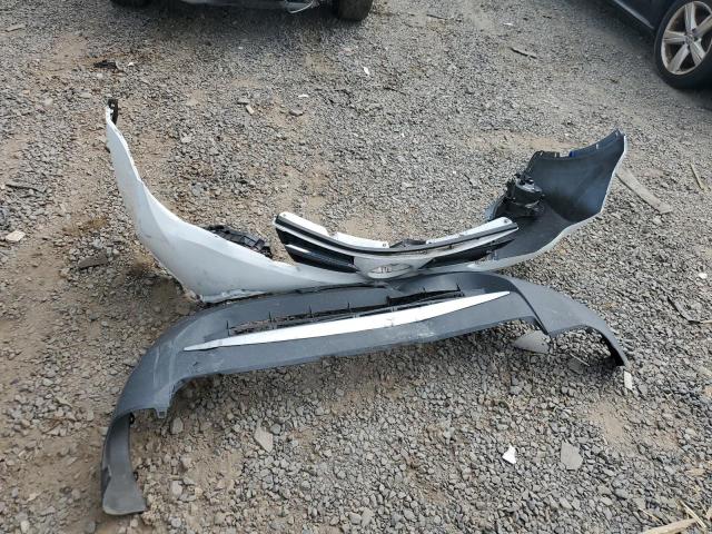 2T3WFREV5FW166259 - 2015 TOYOTA RAV4 XLE WHITE photo 13