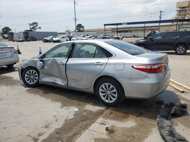 4T1BF1FK0HU323535 - 2017 TOYOTA CAMRY LE 银色 照片 2