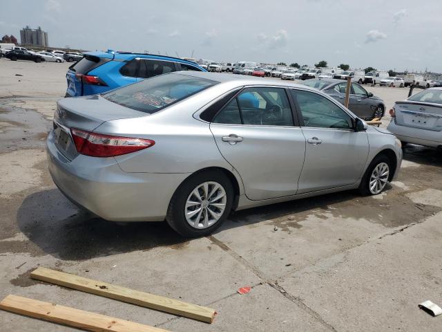 4T1BF1FK0HU323535 - 2017 TOYOTA CAMRY LE 银色 照片 3