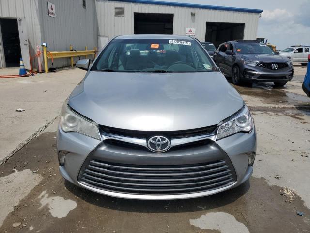 4T1BF1FK0HU323535 - 2017 TOYOTA CAMRY LE 银色 照片 5