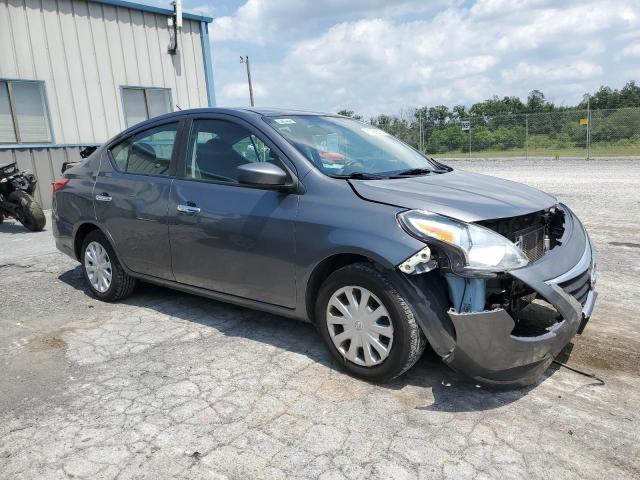 3N1CN7AP2KL859568 - 2019 NISSAN VERSA S ნაცრისფერი ფოტო 4