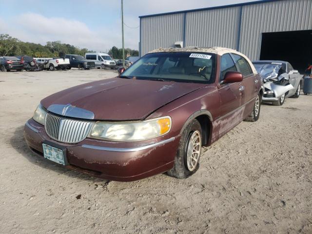 1LNHM82W81Y706901 - 2001 LINCOLN TOWN CAR SIGNATURE BROWN photo 2