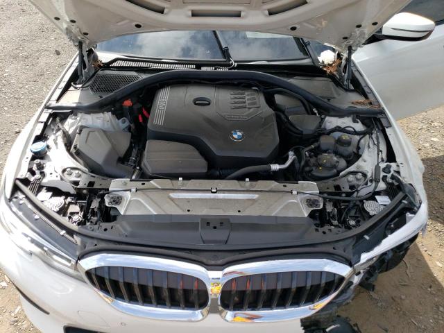 3MW5R7J00N8C23877 - 2022 BMW 330XI WHITE photo 11