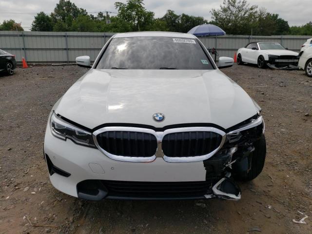 3MW5R7J00N8C23877 - 2022 BMW 330XI WHITE photo 5