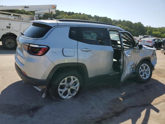 3C4NJDBN5ST527637 - 2025 JEEP COMPASS LATITUDE Argent photo 3