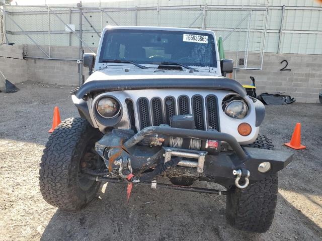 1C4HJWEG3DL559572 - 2013 JEEP WRANGLER U SAHARA ვერცხლისფერი ფოტო 5