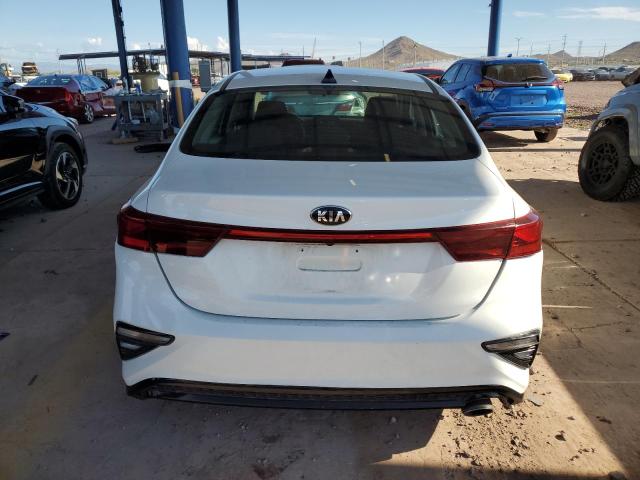 3KPF24AD5ME266317 - 2021 KIA FORTE FE WHITE photo 6