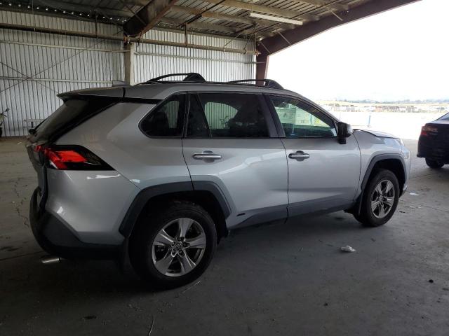 2T3RWRFV7RW214523 - 2024 TOYOTA RAV4 XLE 银色 照片 3