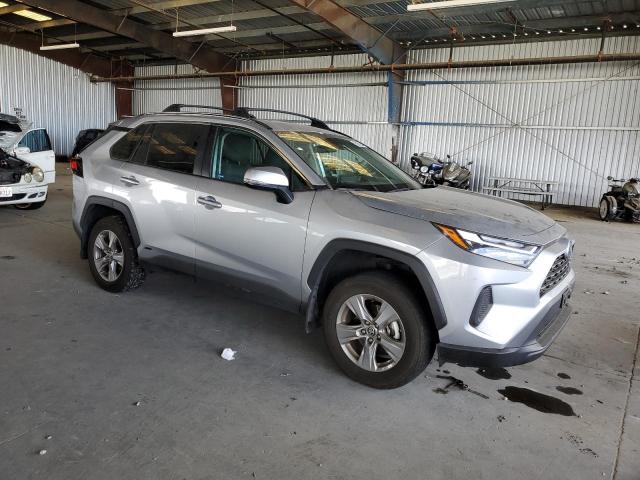 2T3RWRFV7RW214523 - 2024 TOYOTA RAV4 XLE 银色 照片 4