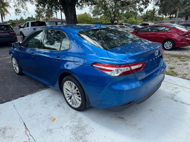 4T1F11BK6LU017146 - 2020 TOYOTA CAMRY XLE 蓝色 照片 2